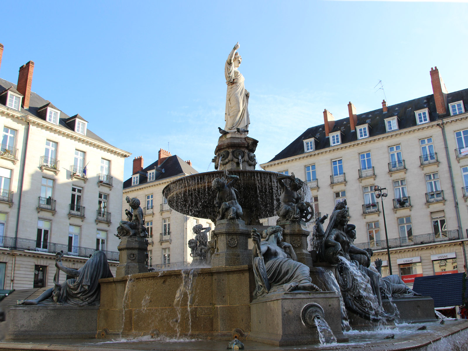 La place Royale à Nantes avec sa fontaine magnifique