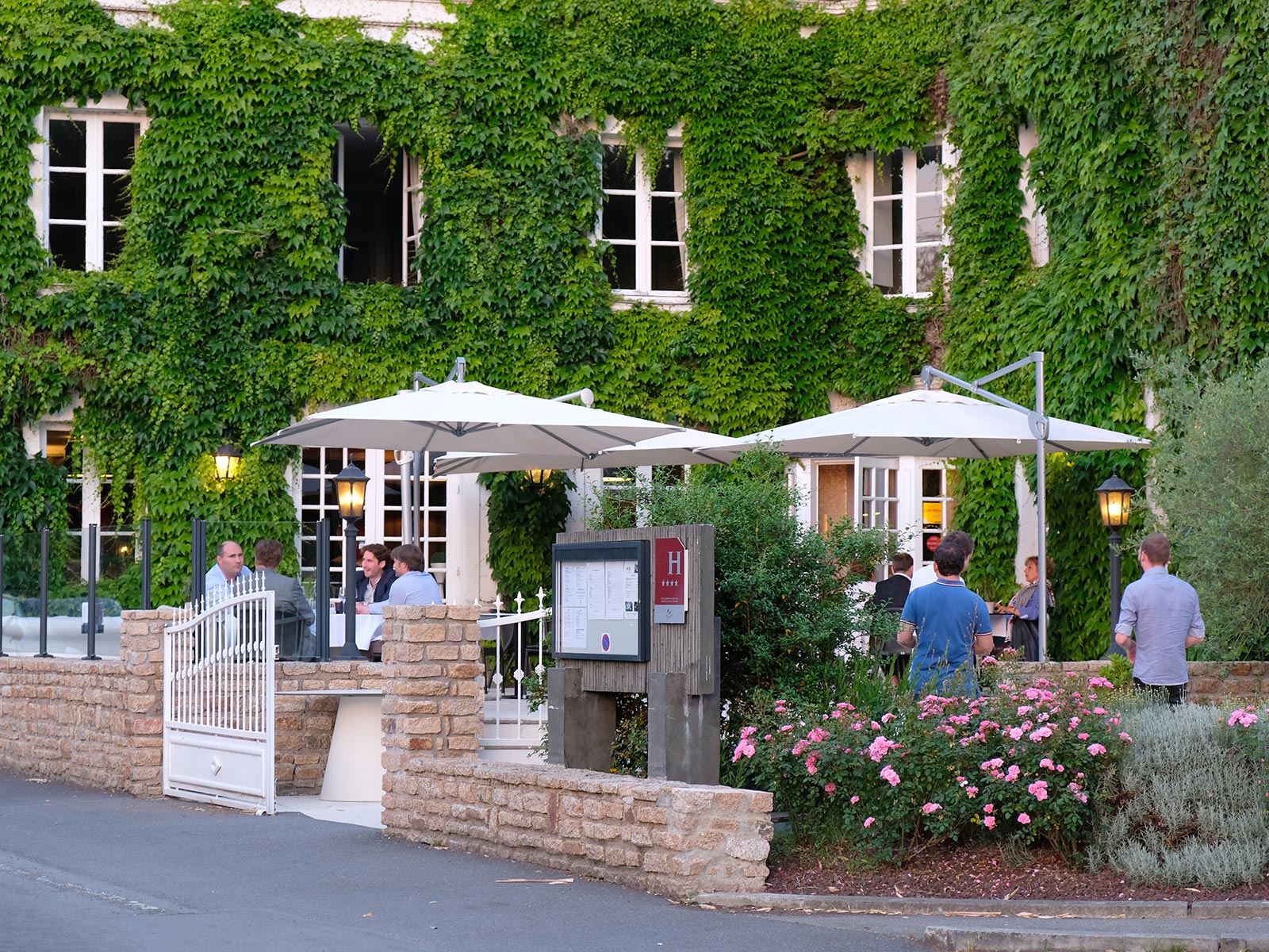 Repas gourmand au restaurant gastronomique Le manoir de la régate à Nantes