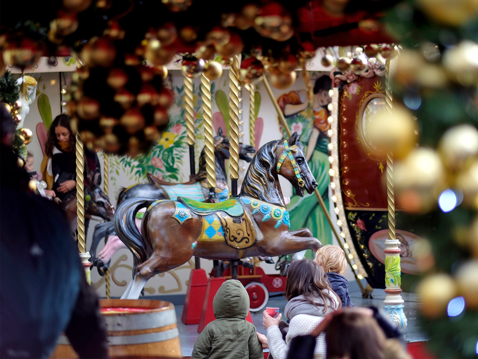 Noël à Nantes en 2019 avec le joli manège place Royale