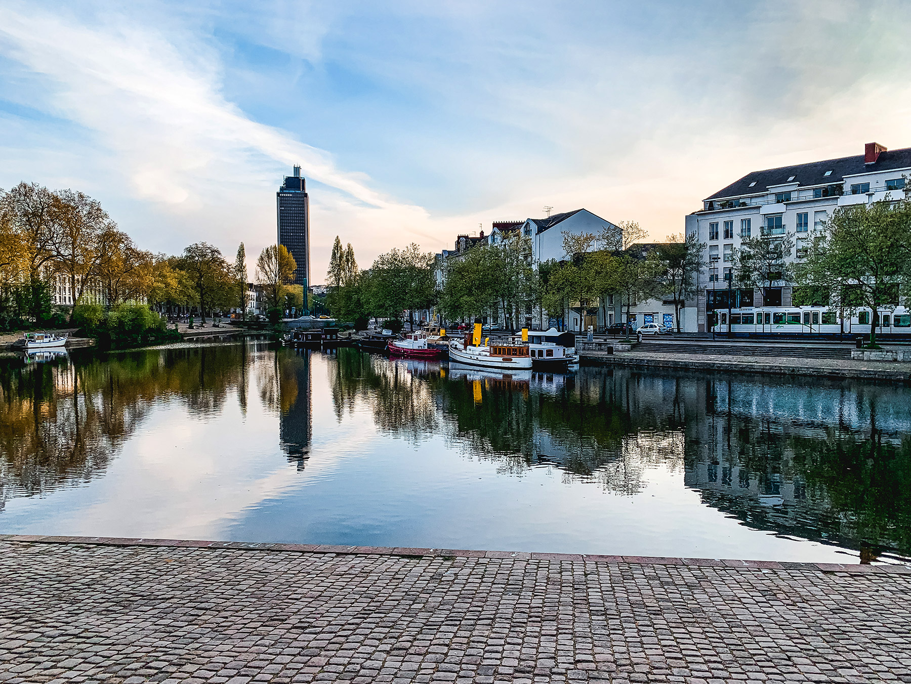 Coucher de soleil sur les bords de l'Erdre à Nantes